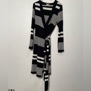 Banana republic like new GEMMA MULTI-STRIPE WRAP DRESS size Large. So comfy!